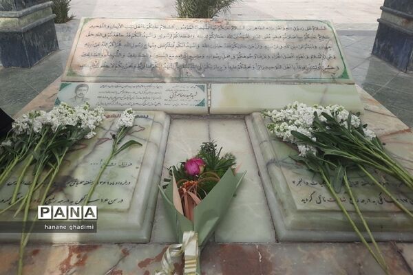تجدید میثاق دانش‌آموزان دبیرستان ندای‌ زهرا(س)با شهدا در گلزار شهدای‌گمنام قرچک
