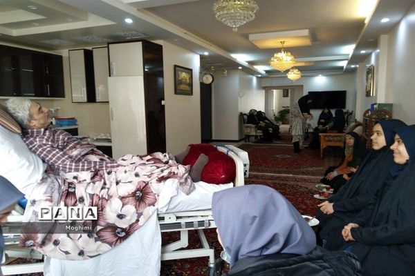 دیدار دانش‌آموزان دبیرستان وحدت منطقه ۱۳ با جانباز ۸سال دفاع مقدس