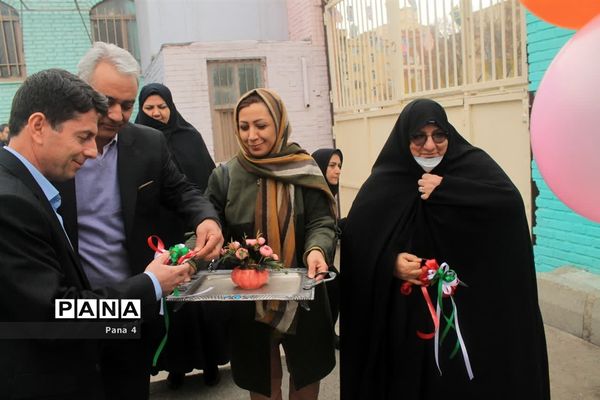آیین افتتاح زمین چمن دبیرستان پسرانه دوره دوم شاهد مطهری منطقه۴