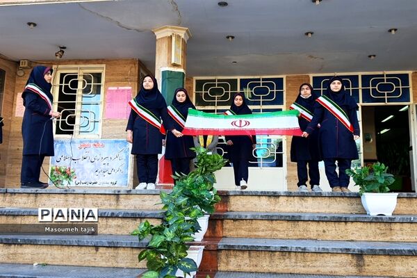 مراسم دهه فجر در دبیرستان حضرت زینب (س) شهرستان قرچک