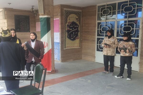 مراسم دهه فجر در دبیرستان حضرت زینب (س) شهرستان قرچک