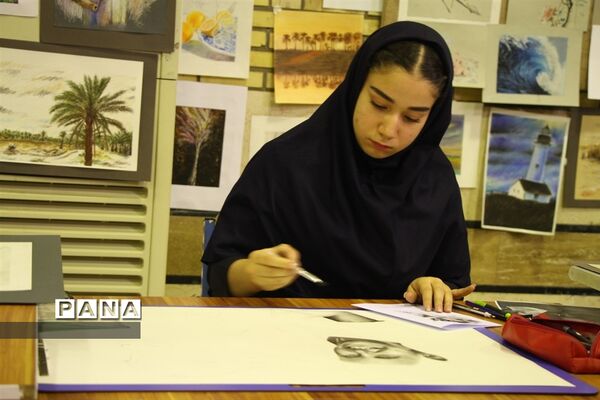 آیین برپایی نمایشگاه دستاوردهای هنرستان دخترانه آمنه در ناحیه یک اهواز