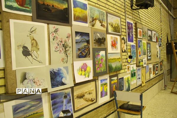 آیین برپایی نمایشگاه دستاوردهای هنرستان دخترانه آمنه در ناحیه یک اهواز
