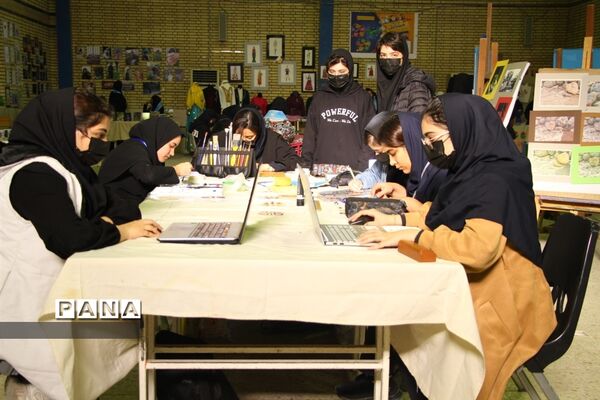 آیین برپایی نمایشگاه دستاوردهای هنرستان دخترانه آمنه در ناحیه یک اهواز