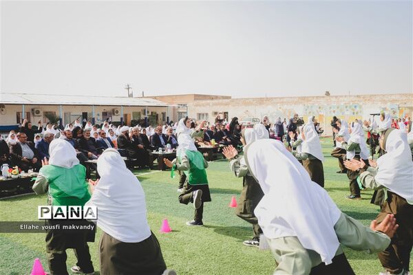 مراسم افتتاحیه زمین های چمن مصنوعی در مدارس شهرستان امیدیه