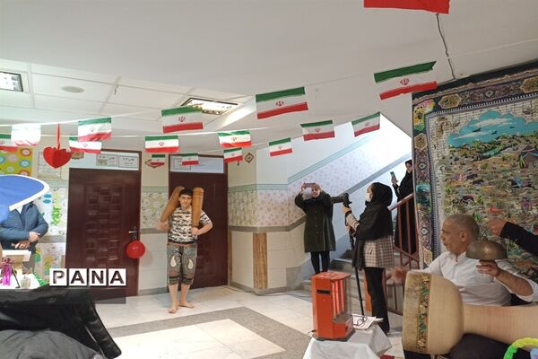 گرامیداشت دهه فجر در دبستان برکت ۲ شهرقدس