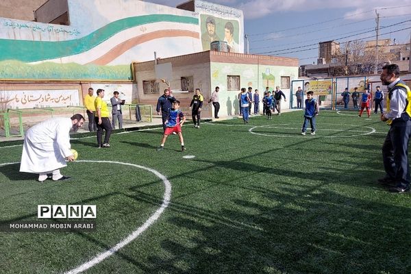 آیین افتتاح زمین چمن فوتسال در دبستان شهیدان قمی فشافویه