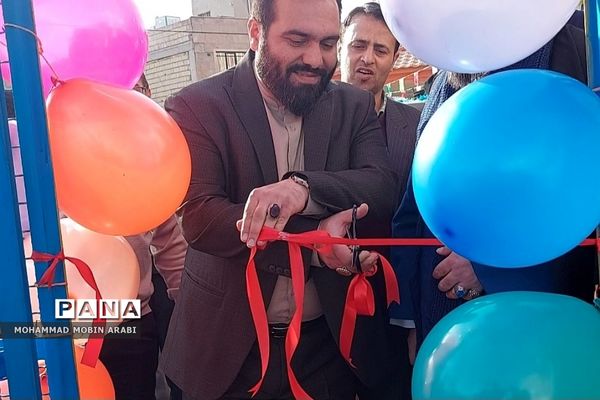 آیین افتتاح زمین چمن فوتسال در دبستان شهیدان قمی فشافویه