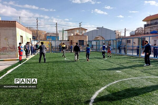 آیین افتتاح زمین چمن فوتسال در دبستان شهیدان قمی فشافویه