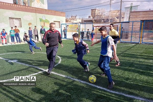 آیین افتتاح زمین چمن فوتسال در دبستان شهیدان قمی فشافویه