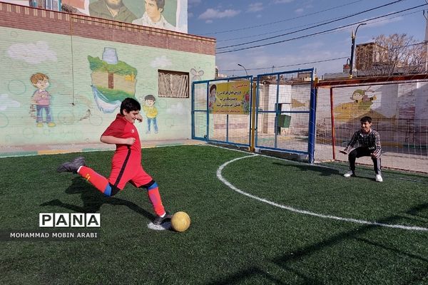 آیین افتتاح زمین چمن فوتسال در دبستان شهیدان قمی فشافویه