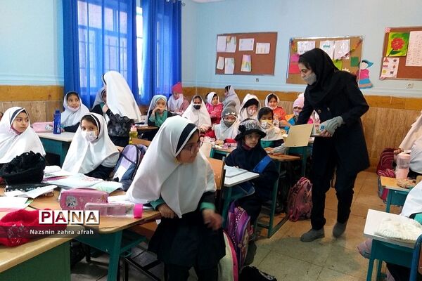 جشن انقلاب در مدارس ابتدایی رودهن