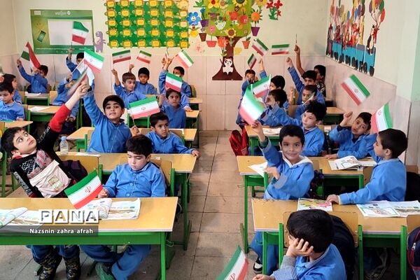 جشن انقلاب در مدارس ابتدایی رودهن