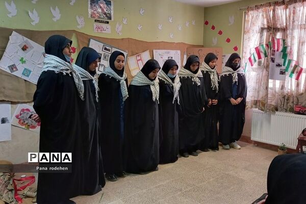 برگزاری مراسم  مدرسه انقلاب در دبیرستان آیت‌الله طالقانی رودهن