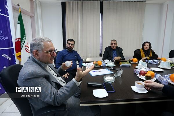 بازدید محمود امانی طهرانی دبیرکل شورای عالی آموزش‌ و پرورش از خبرگزاری پانا