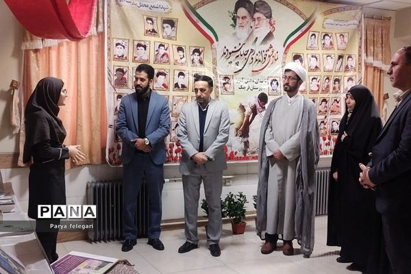 نمایشگاه مدرسه‌ انقلاب در آموزشگاه فرزانگان شهرستان قرچک