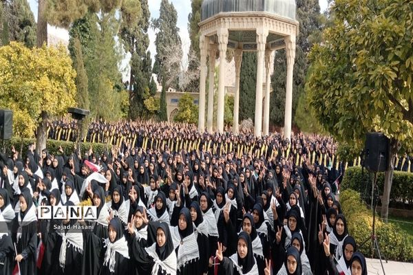 اجرای سرود 1357 نفری دانش‌آموزان دختر شیراز