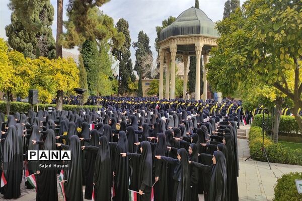 اجرای سرود 1357 نفری دانش‌آموزان دختر شیراز