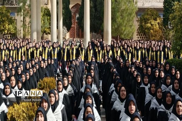 اجرای سرود 1357 نفری دانش‌آموزان دختر شیراز