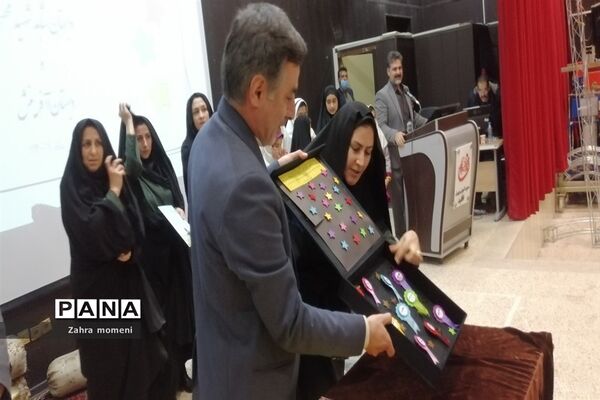 کارگاه آموزشی پیامدهای رویکرد آموزشی و فرهنگی و تربیت تک ساحتی و چند ساحتی در اقلید