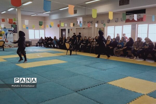 برگزاری مسابقات ورزشی به مناسبت دهه فجر در ورزشگاه شهرک شهید درخشان