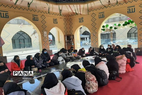 زیارت مقبره شهدای گمنام توسط دانش‌آموزان هنرستان سمیه منطقه ۱۳