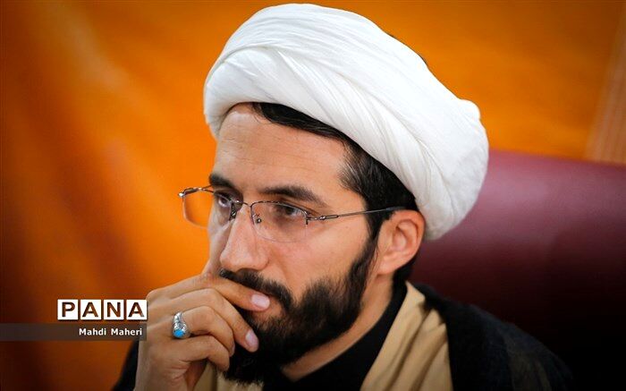 حجت‌الاسلام لطیفی: مراسم امروز در مسیر احیا و نهادینه کردن آرمان‌های امام و انقلاب در آموزش و پرورش است