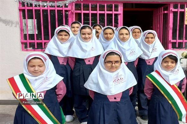 گرامیداشت دهه فجر در مدارس ملارد