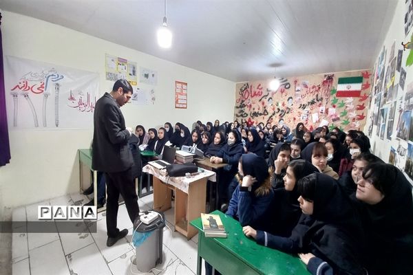 گرامیداشت دهه فجر در مدارس ملارد