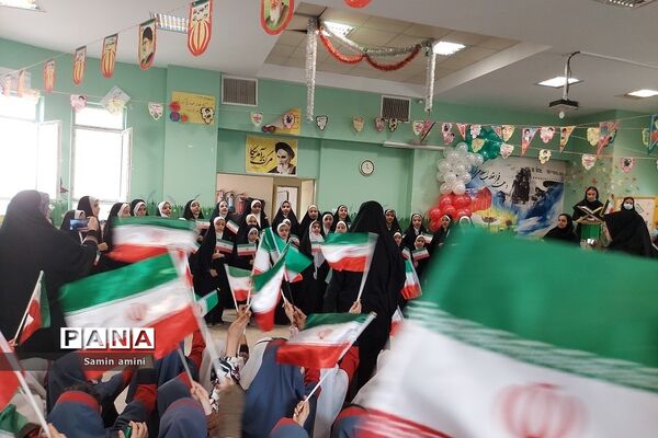 جشن انقلاب و دهه فجر در مدرسه حضرت زینب(س) رودهن