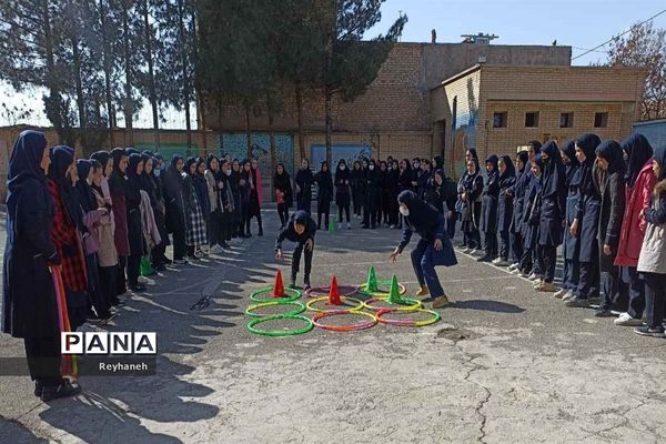 برگزاری مسابقات ورزشی به مناسبت دهه فجر آموزشگاه عدالت