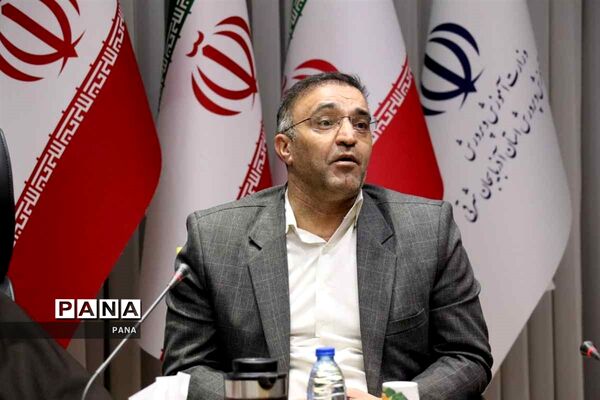 تجلیل از دانش‌آموزان فرزند شهید و خانواده معظم معلمان شهید انقلاب اسلامی در تبریز