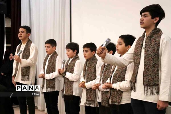 تجلیل از دانش‌آموزان فرزند شهید و خانواده معظم معلمان شهید انقلاب اسلامی در تبریز