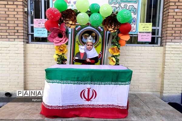 تقدیر از برندگان مسابقات فرهنگی-ورزشی در دبستان حقیقت منطقه ۱۳