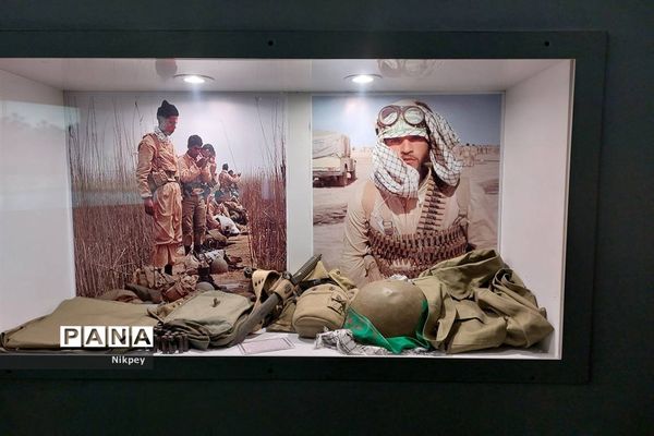 شرکت دانش‌آموزان دبیرستان شاهد حجاب منطقه ۱۳ در باغ موزه دفاع مقدس