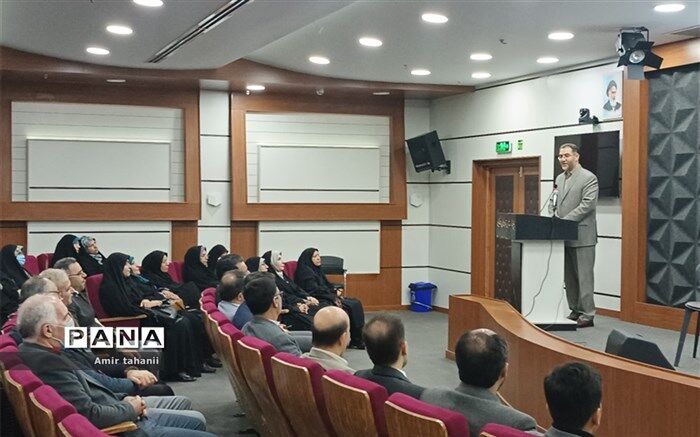 سُکان کشتی حرکت در مسیر اسلام، در دستان رهبر معظم انقلاب اسلامی است