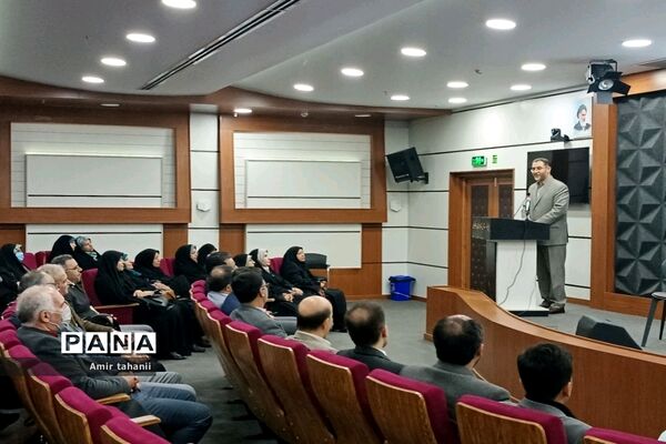 نشست مدیرکل آموزش و پرورش شهر تهران با مدیران مدارس منطقه ۱۸ در بیمارستان کودکان حکیم