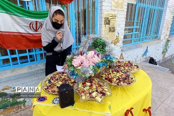 برگزاری مراسم جشن انقلاب در مدرسه رشد قرچک