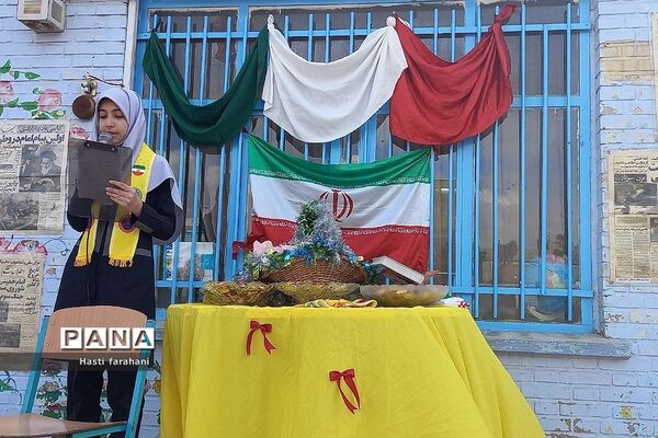 برگزاری مراسم جشن انقلاب در مدرسه رشد قرچک