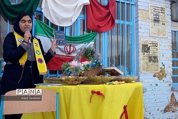 برگزاری مراسم جشن انقلاب در مدرسه رشد قرچک