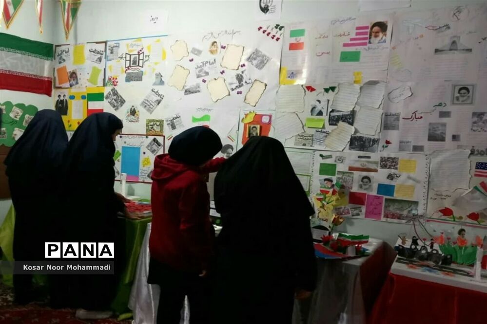 نمایشگاه مدرسه انقلاب در مدرسه آیت‌الله گلپایگانی اسلامشهر