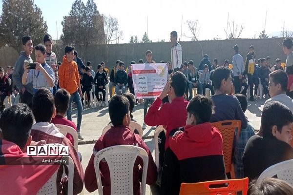 برگزاری جشن انقلاب در دبیرستان شهید باقری کاشمر