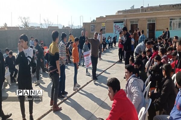 برگزاری جشن انقلاب در دبیرستان شهید باقری کاشمر