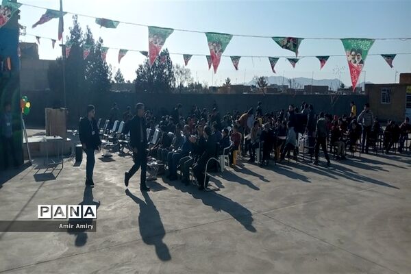 برگزاری جشن انقلاب در دبیرستان شهید باقری کاشمر