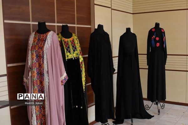 نمایشگاه  دختران فاطمی رهروان زینبی در بوشهر