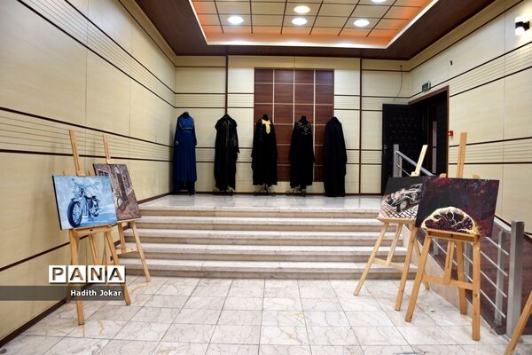 نمایشگاه  دختران فاطمی رهروان زینبی در بوشهر