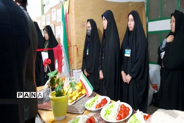 افتتاح نمایشگاه مدرسه انقلاب در مدارس ابرکوه