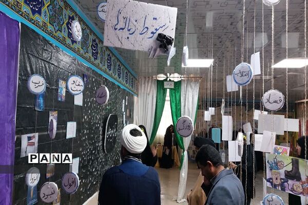 افتتاح نمایشگاه مدرسه انقلاب در مدارس ابرکوه