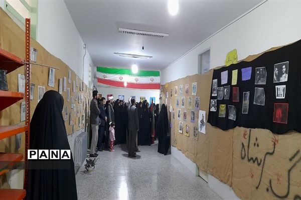 افتتاح نمایشگاه مدرسه انقلاب در مدارس ابرکوه