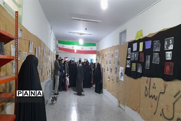 افتتاح نمایشگاه مدرسه انقلاب در مدارس ابرکوه